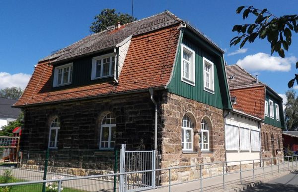 Bahnhof Possendorf - Gebäude - Empfangsgebäude - Original Gleisseite heute