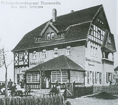 Bahnhof Bannewitz - Gebäude - Bahnhofsrestaurant - Zustand 1927 mit eingesetzten Balkon.