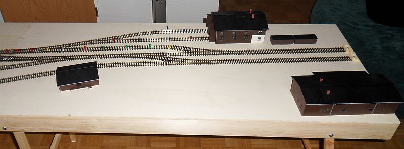 Bahnhof Possendorf - Anlagenplanung - Anlage mit Geb&auml;uden und Gleisen - Stra&szlig;enseite