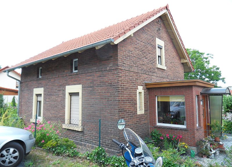 Bahnhof Hänichen (Goldene Höhe) - Gebäude - Wärterhaus - Giebelseite aus Richtung Wartehalle