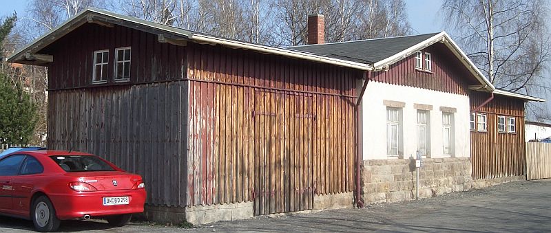 Bahnhof Possendorf - Gebäude - Nebengebäude - Straßenseite im Original