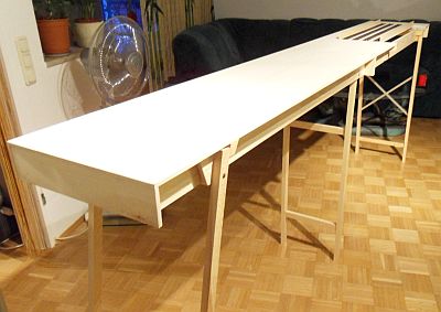 Bahnhof Bannewitz - Anlagenaufbau - Anbau der F&uuml;&szlig;e und Steckverbindung der Segmente - F&uuml;&szlig;e an den Segmenten sind montiert.