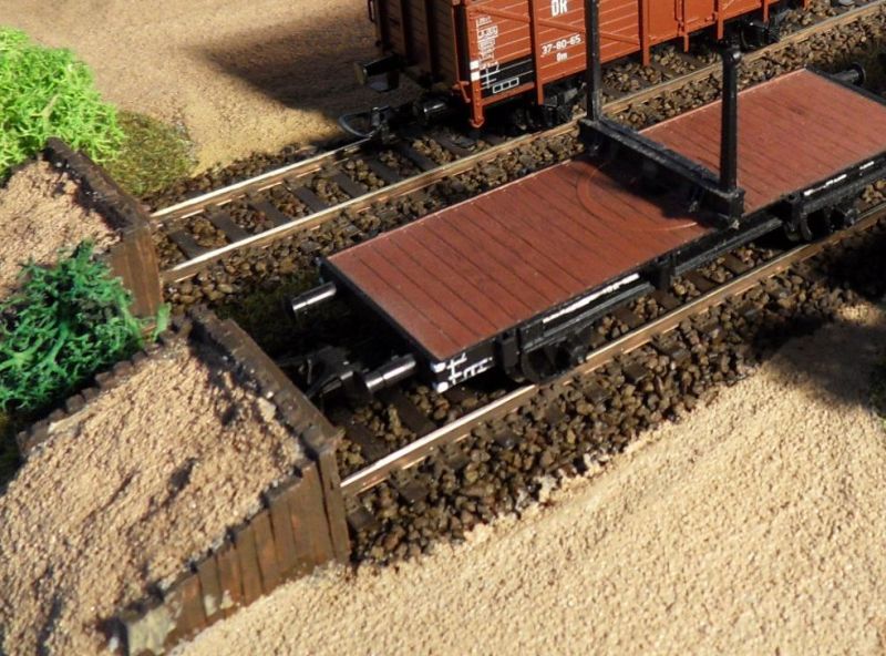 Bahnhof Possendorf - Gleisverlegung - Schotter und Farbgebung - Gleisabschlu&szlig;