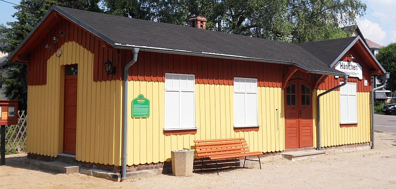 Bahnhof Hänichen (Goldene Höhe) - Gebäude - Wartehalle - Giebelseite aus Richtung Bannewitz