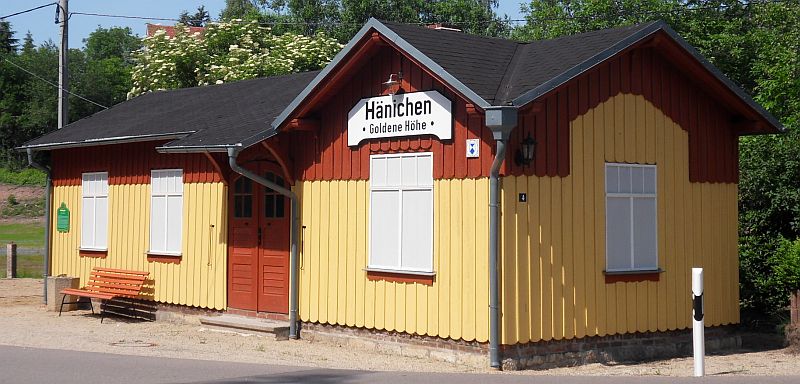 Bahnhof Hänichen (Goldene Höhe) - Gebäude - Wartehalle - Giebelseite aus Richtung Possendorf