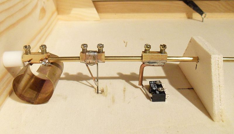 Bahnhof Bannewitz - Anlagenaufbau - Mechanischer Weichenantrieb - Antrieb f&uuml;r Weiche 1 auf kleinsten Raum.