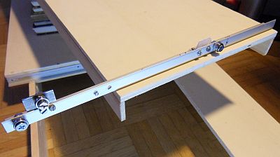 Bahnhof Bannewitz - Anlagenaufbau - Mechanischer Aufbau der Schiebeb&uuml;hne - Aluschiene mit angeschraubten Kugellagern.