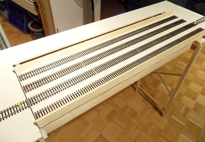 Bahnhof Bannewitz - Anlagenaufbau - Verlegung der Gleise im Speicherbahnhof - Gleise auf der Schiebeb&uuml;hne