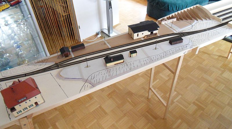 Bahnhof Bannewitz - Anlagenaufbau - Rund um den Bahnsteig - Blick auf den Bahnhof aus s&uuml;d&ouml;stlicher Richtung.